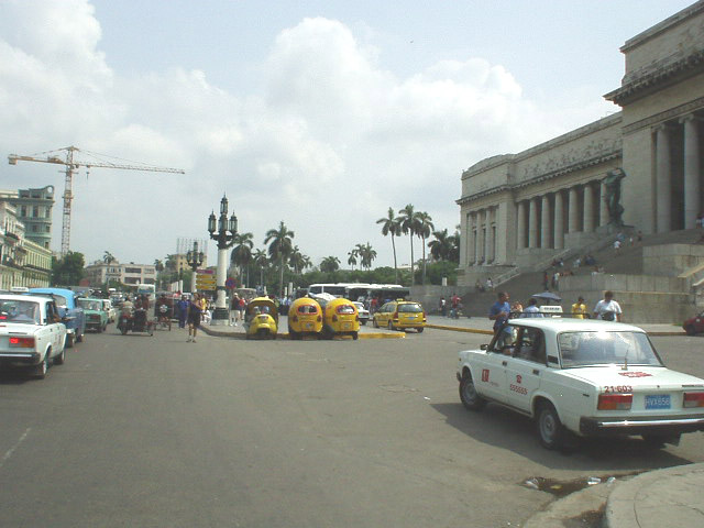 Frente al Capitolio. Dar Clir para Ampliar la foto