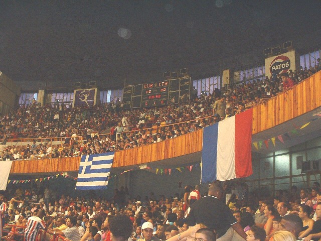 Encuentro de Voleibol Cuba-Italia en el Coliseo- Click to enlarge -