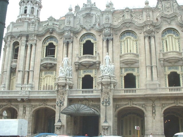 Muy cercano el Gran Teatro de la Habana "García Lorca"