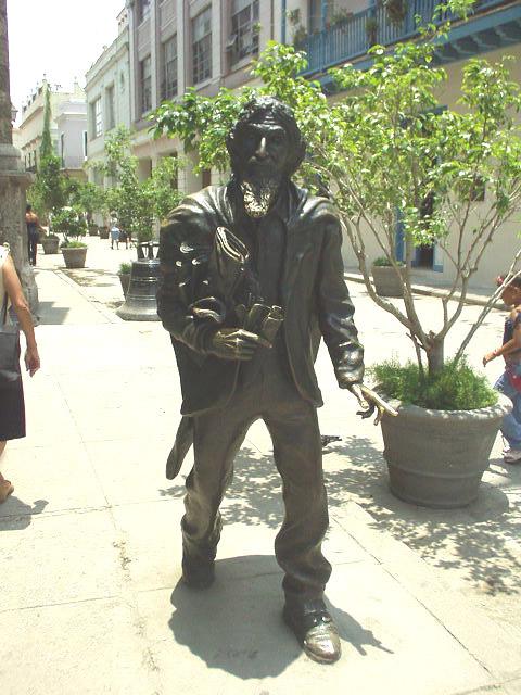 Estatua de El Caballero de Paris- Clicate per ampliare -