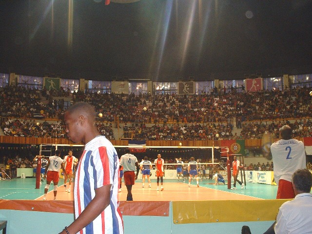 Encuentro de Voleibol Cuba-Italia en el Coliseo- Clicate per ampliare -