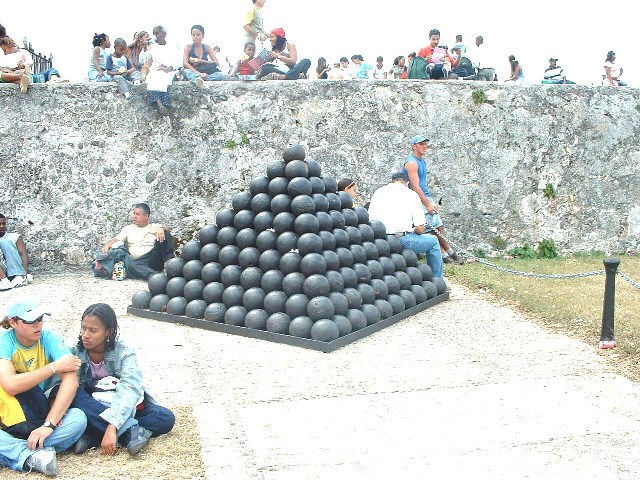 Antiguas Balas de cañones. Dar Clic para ampliar la Foto